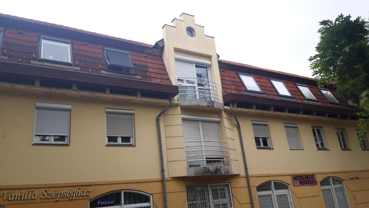 Buckingham Palace Apartman, Debrecen Exterior foto